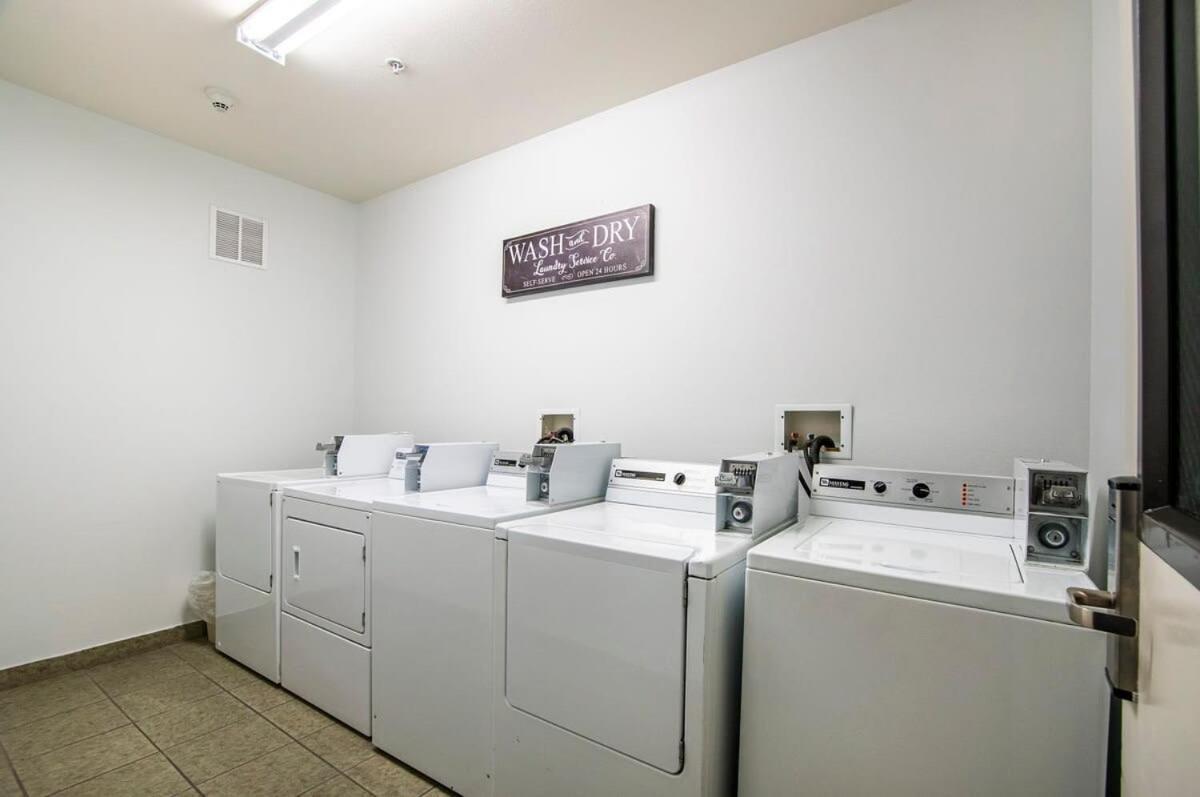 Sierra Vista Studio Apartment With Full Kitchen And King Bed Bagian luar foto