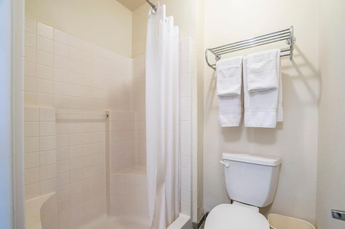 Sierra Vista Studio Apartment With Full Kitchen And King Bed Bagian luar foto
