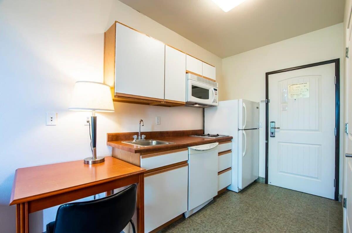 Sierra Vista Studio Apartment With Full Kitchen And King Bed Bagian luar foto