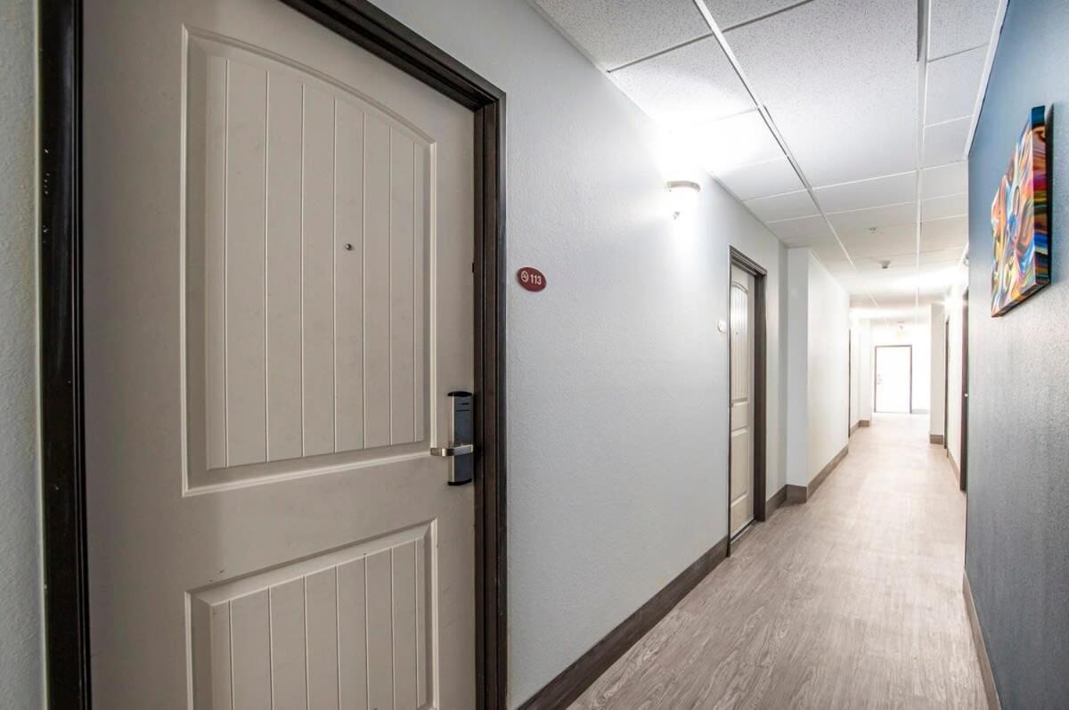 Sierra Vista Studio Apartment With Full Kitchen And King Bed Bagian luar foto