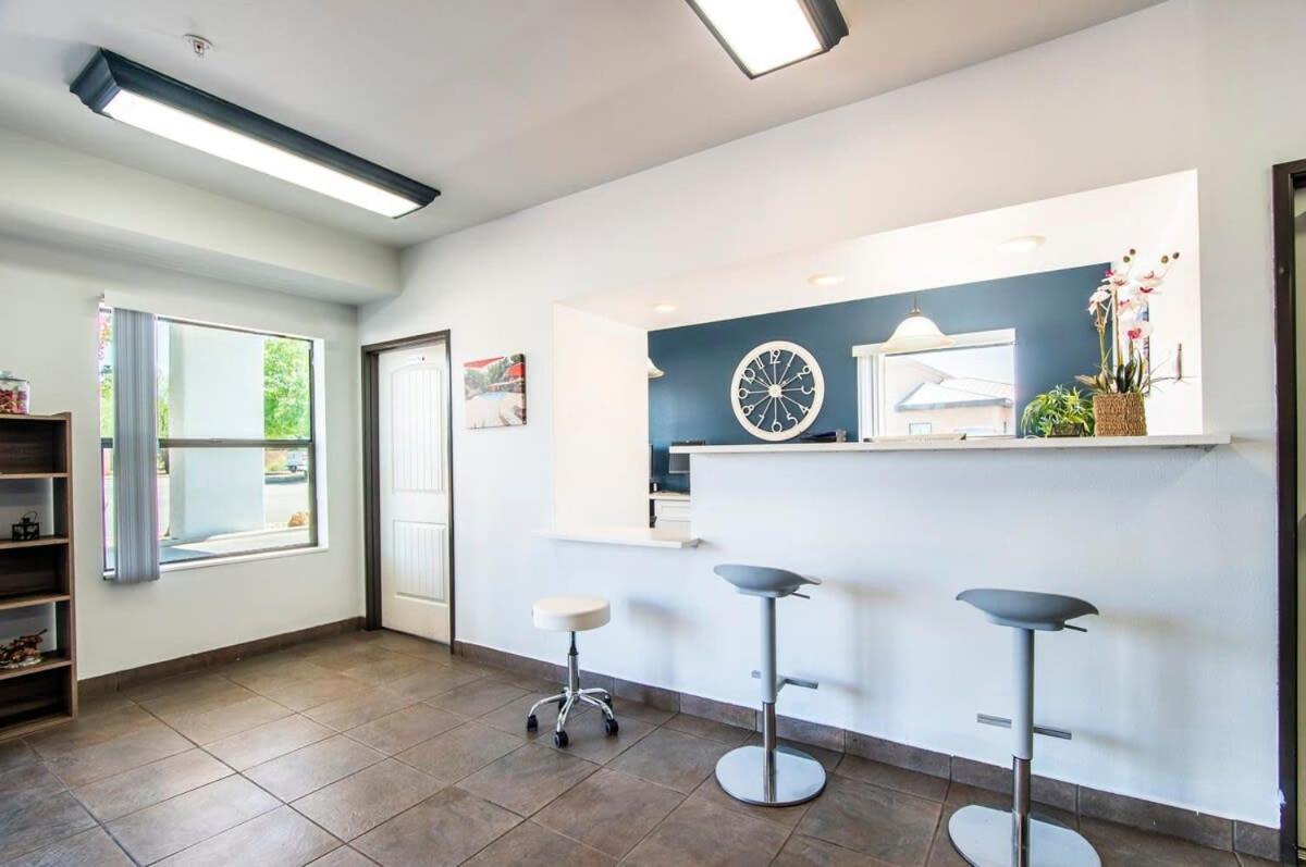 Sierra Vista Studio Apartment With Full Kitchen And King Bed Bagian luar foto